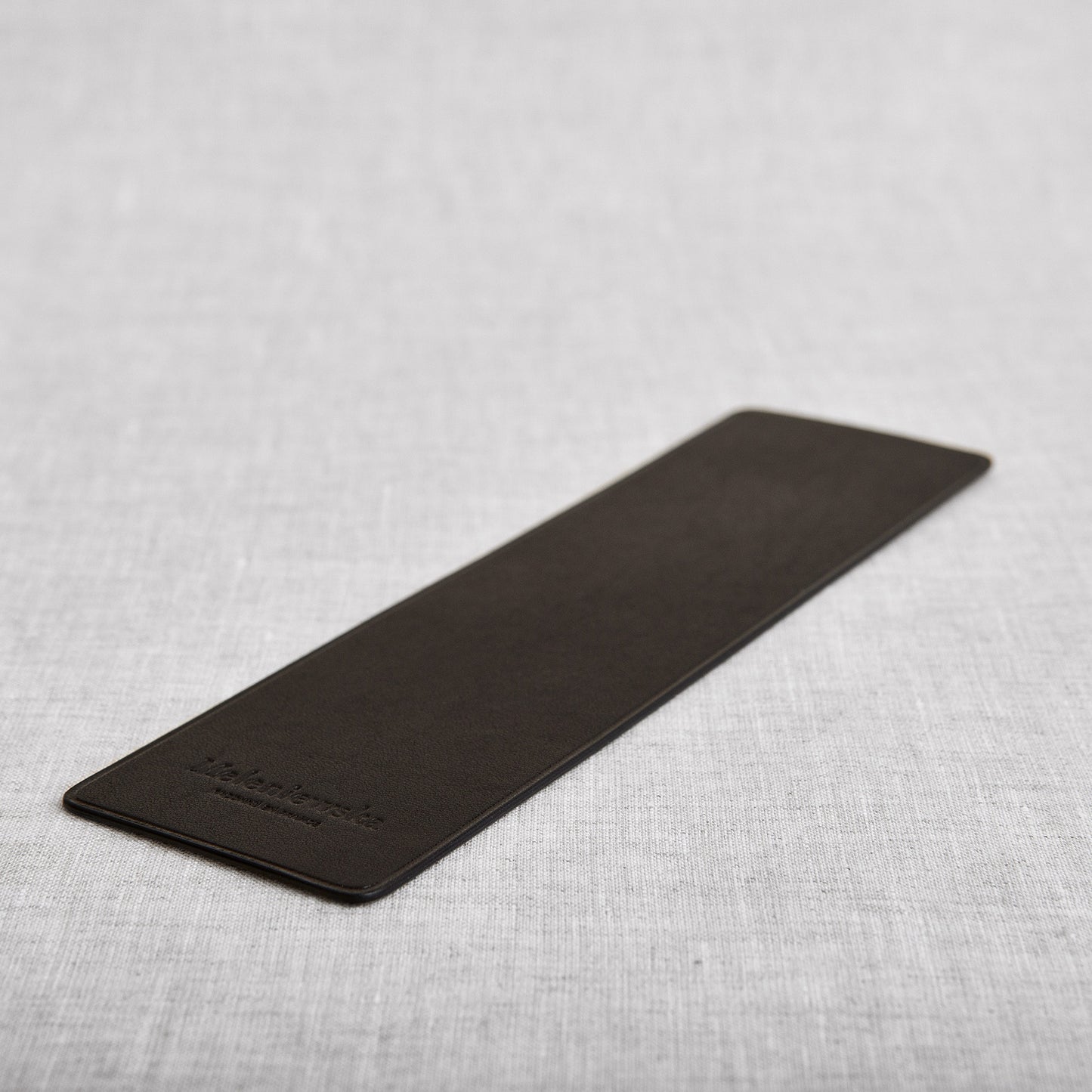 marque-page cuir noir