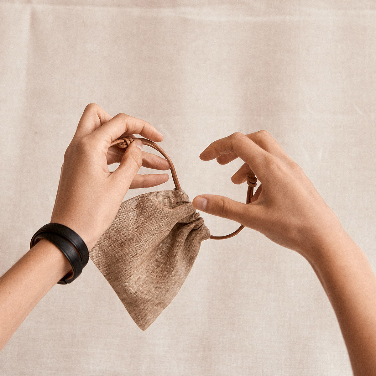 bracelet double tour en cuir naturel