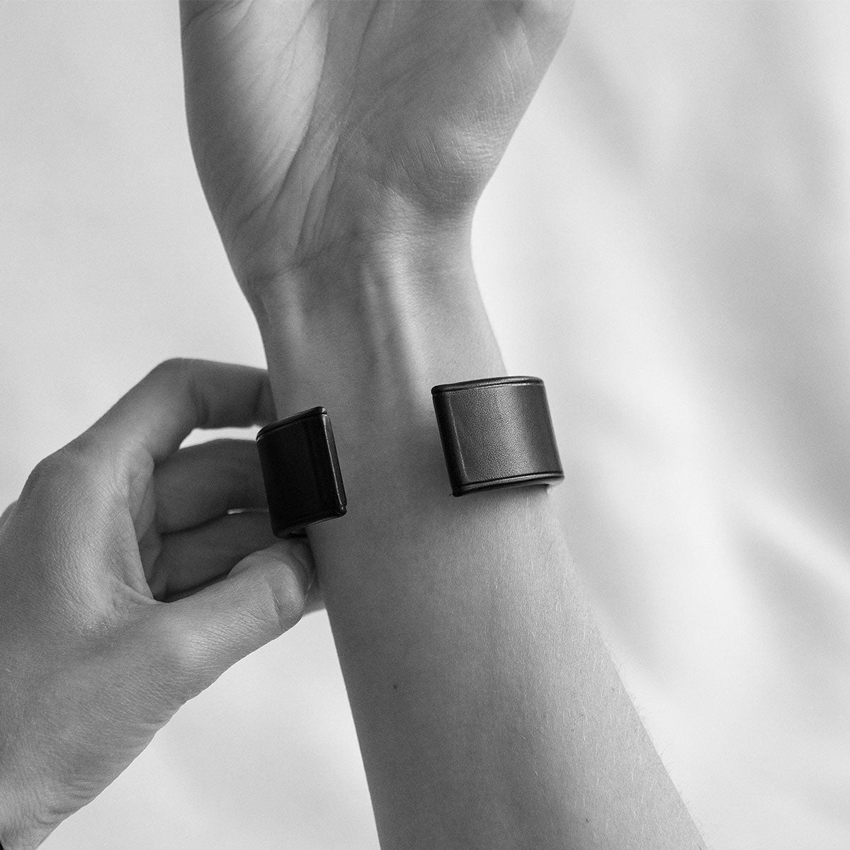 manchette cuir de russie