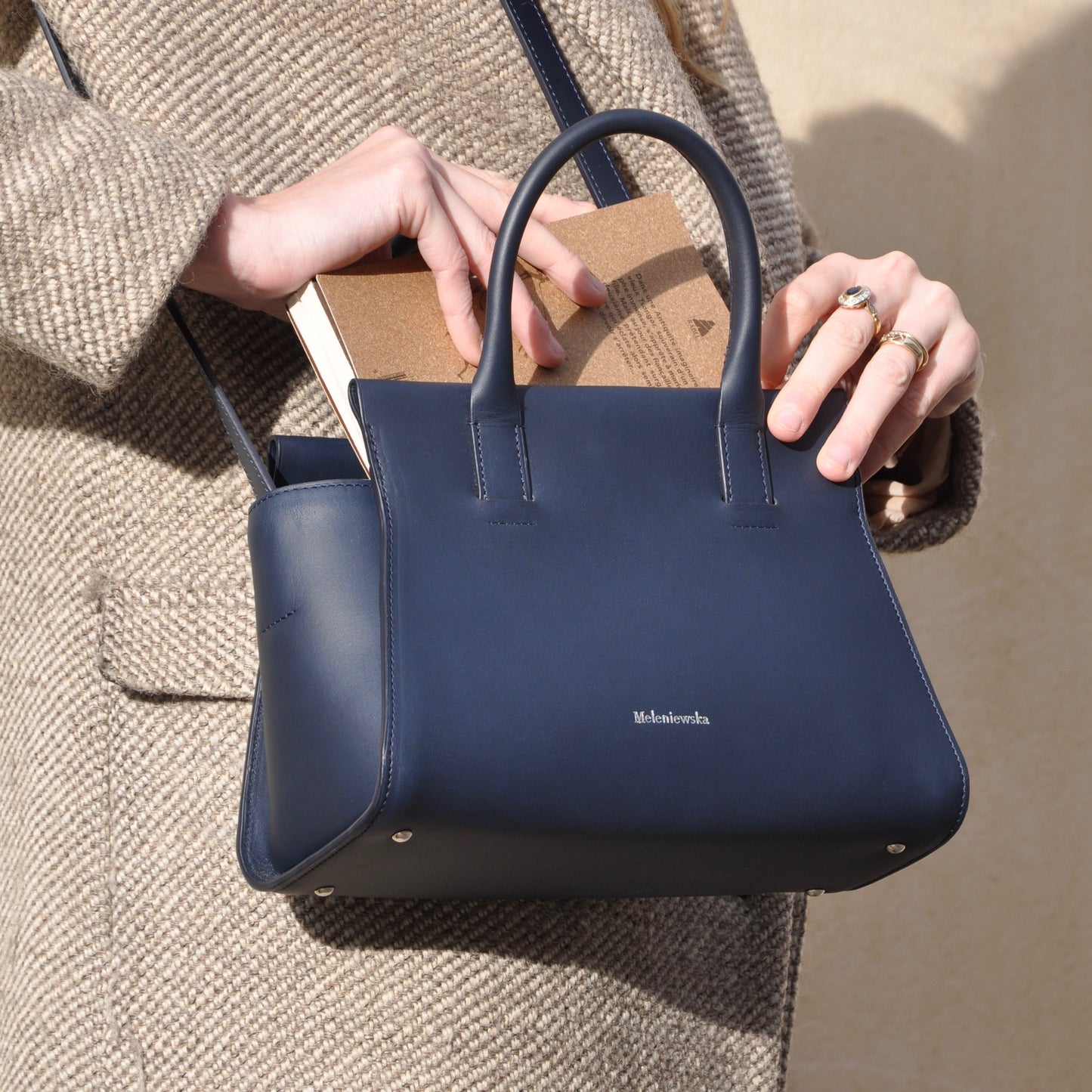 sac à main en cuir bleu marine